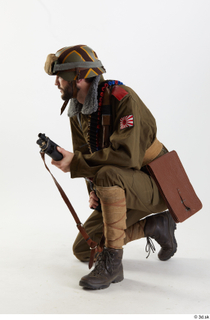 Photos Owen Reid WWI army holding gun kneeling whole body…